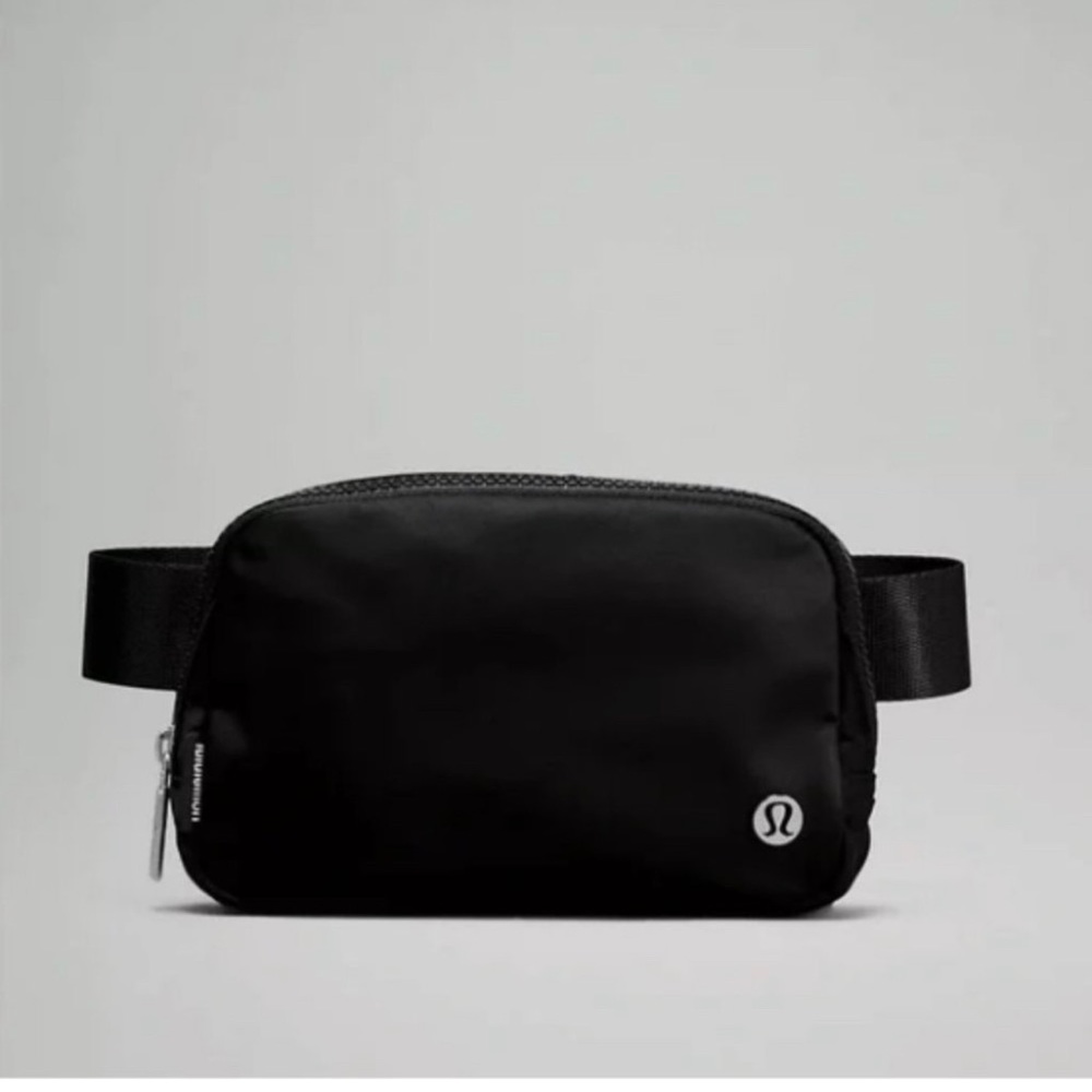 NWT lululemon everywhere belt bag!